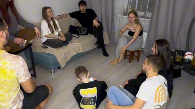 Вечерние игры в компании друзей смотреть онлайн