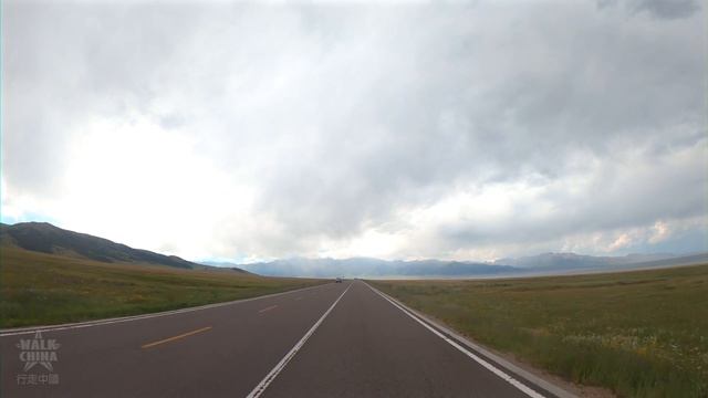 Driving around Xinjiang's most Beautiful Lake - Sayram Lake | 赛里木湖4K смотреть онлайн