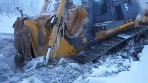 ПРОВАЛИЛСЯ БУЛЬДОЗЕР / ДОРОГИ КРАЙНЕГО СЕВЕРА , БЕЗДОРОЖЬЕ СИБИРИ /failed bulldozer