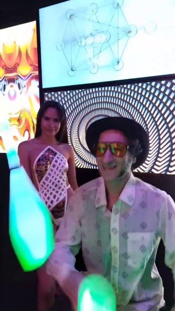 🤹♂️❤️🔥🎪#jugglingclubs #Soho fashion week✨️1st NFT live RNWY @flowjuggle #kosmos @blacktapeprojec смотреть онлайн