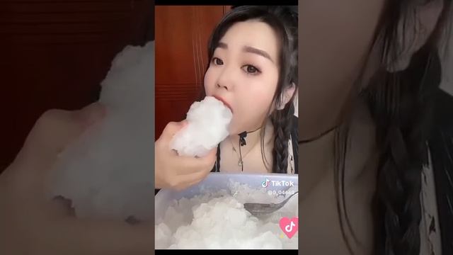 хрустяшие куски снежных пластинок из газировки! смотреть онлайн