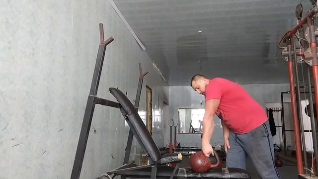 Підйом гирі 32кг за бік дужки з лавки смотреть онлайн