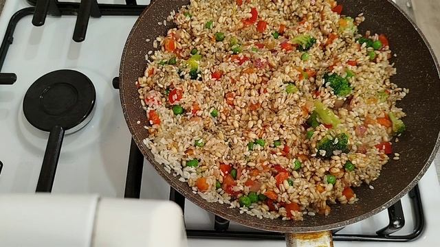 РИС С ОВОЩАМИ В СКОВРОДЕ БЫСТРО И ПРОСТО смотреть онлайн