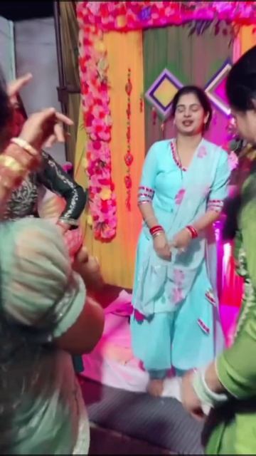 Young Girl's Dance Party At Home смотреть онлайн