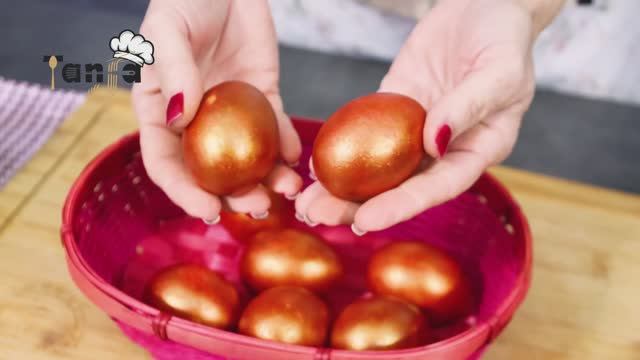 Золотые яйца, расписанные луковой шелухой на Пасху! смотреть онлайн