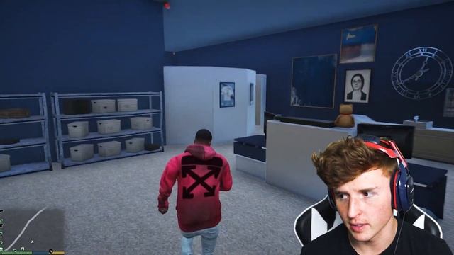 I Found A SECRET Underground BASE In GTA 5.. (Mods) смотреть онлайн