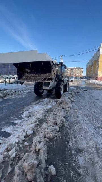 Уборка наледи с асфальта! смотреть онлайн
