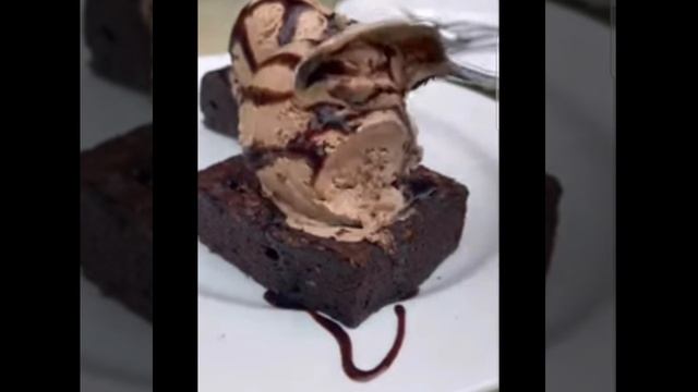 Ice Cream with hot Chocolate Browne 🤤🤤 | Indian Street Food | Taste The Best | #shorts смотреть онлайн