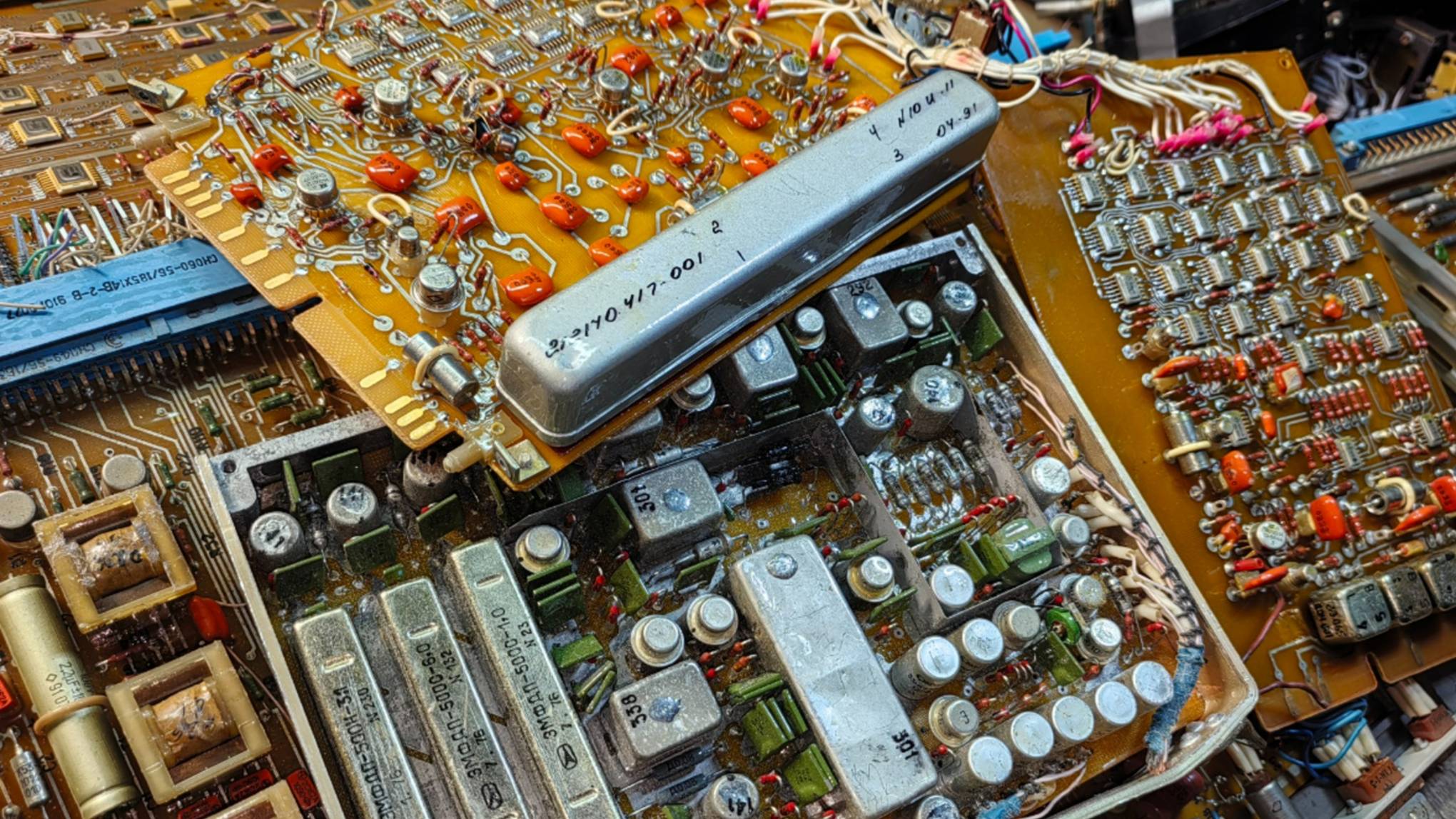 Новая(очередная) посылка от подписчика. Приборы, радиодетали, золото, палладий, платина, серебро. смотреть онлайн