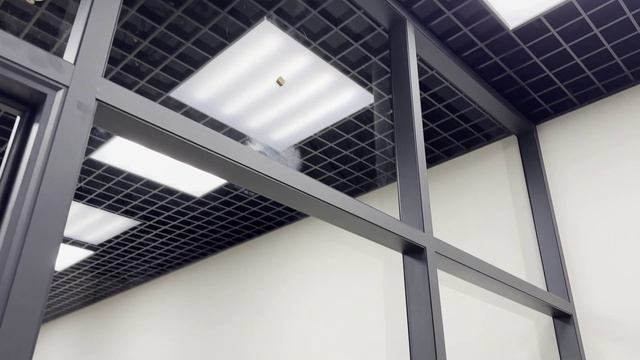 Стекло в рамке как офис Rocket 10 разделили перегородкой без потерь света смотреть онлайн