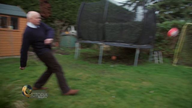 The dogs trained to spot cancer- BBC News смотреть онлайн