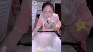 как кореянки едят лёд и снег из морозилки