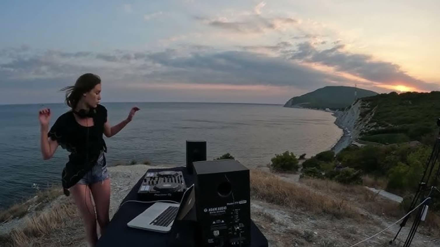 Elena Litvinenko | Dj Bunia | Melodic House & Techno Mix - August 26 смотреть онлайн