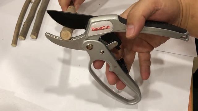 Ratchet Pruning Shears (Hand Pruners and Garden Trimmers) By Dynacut -How To Use смотреть онлайн