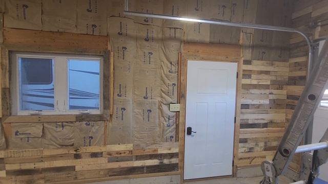 How To Build A Pallet Wall In A Three Car Garage For The Cost of Nails! смотреть онлайн
