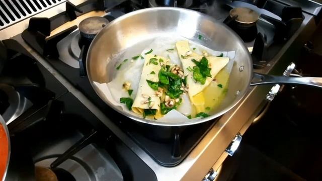 Cannelloni et Ravioli aux Champignons, Epinards ,Basilic et Taleggio.. смотреть онлайн