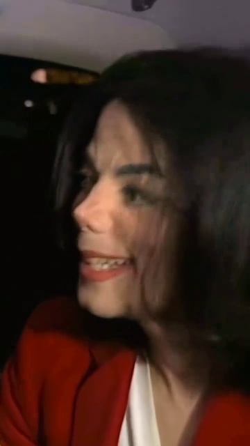 реакция Майкла Джексона на поклонников, узнавших его автомобиль.mp4