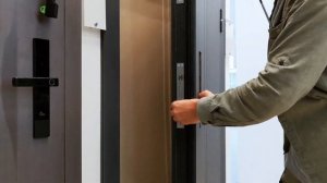 Установка умного замка F88 с домофоном на двери ТМК