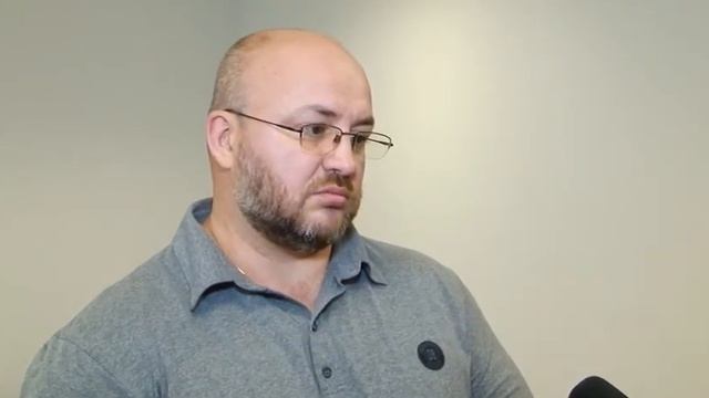 ТРЕБУЕТ ПОЛМИЛЛИОНА