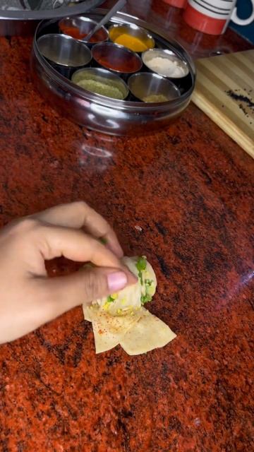 New Style Paratha 😋 #youtubeshorts #shortsvideo #shortsfeed #okpoojarasoi