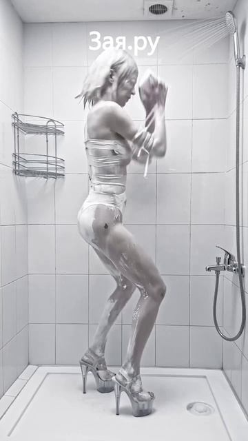 Певица Глюкоза снялась в душе