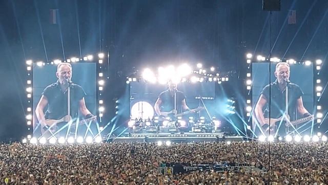 Bruce Springsteen live in Amsterdam - Born in the USA/Born to Run medley смотреть онлайн
