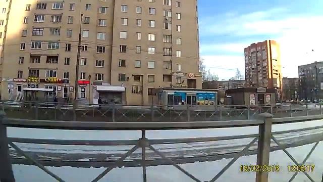 Баба за рулём перепутала педали. Дура, ТОРМОЗИ!! смотреть онлайн