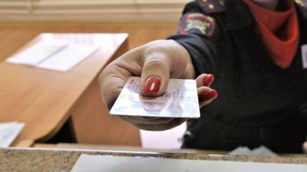 Юрист напомнил о штрафе за иностранные водительские права с 1 апреля смотреть онлайн