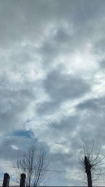 небо, быстро скользящие облака смотреть онлайн