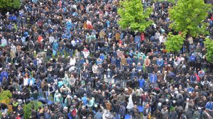 Более миллиона мусульман собрались на праздничный намаз в день Ураза-байрам в Петербурге