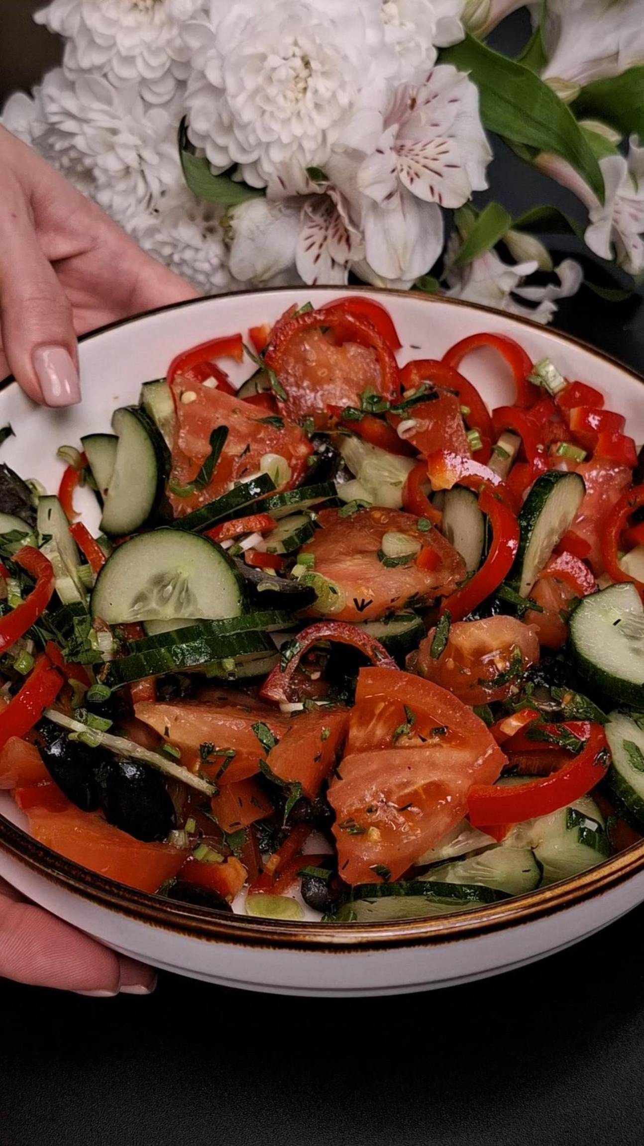 Лёгкий овощной салат — свежесть на вашем столе! смотреть онлайн