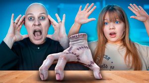 РУКА ВЕЩЬ АДДАМС пробралась в наш дом! Теперь Вещь Уэнздей наш питомец!