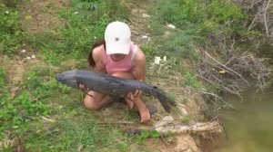 Ловим большую рыбину на крючок #fishing