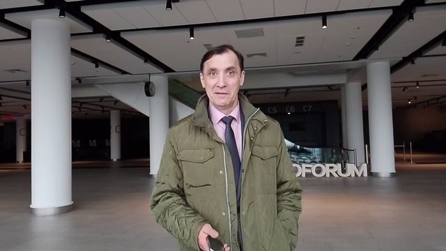 Это откуда к нам такого красивого дяденьку замело? смотреть онлайн