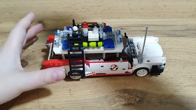 Обзор автомобиля Охотников за привидениями ECTO-1 из конструктора Моулд Кинг аналог Лего смотреть онлайн