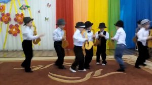 Танец с саксофонами