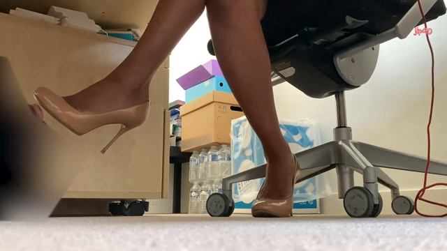 Stiletto Cleaning смотреть онлайн