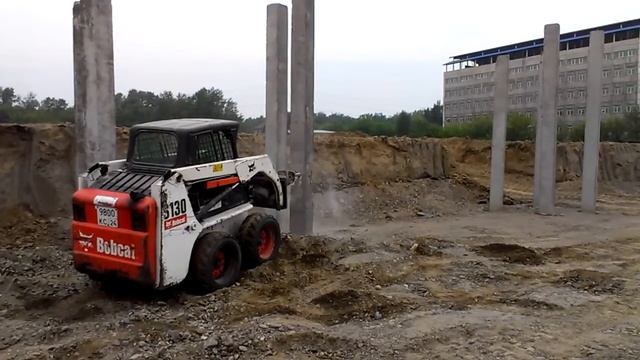 Гидромолот на базе погрузчика Bobcat смотреть онлайн