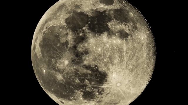 Supermoon 2020 - Astronomical seeing: Why the photos of the Moon aren’t sharp смотреть онлайн