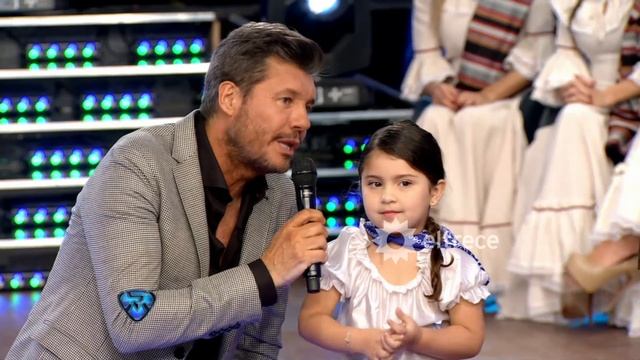 Tiene 4 años pero la actitud de una cantante de mucha trayectoria смотреть онлайн