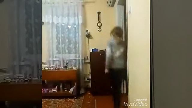 Моя подруга Маша делает колесо смотреть онлайн