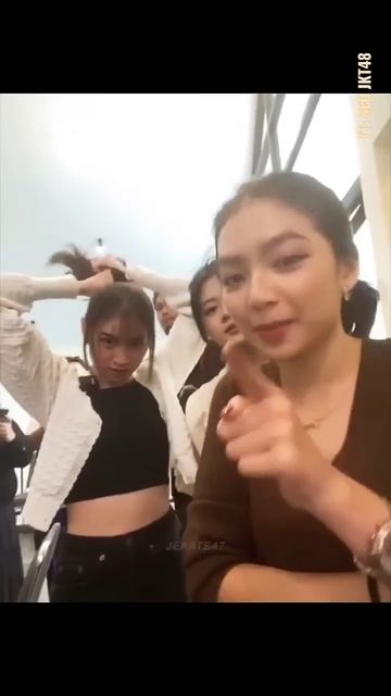Reaksi shani jkt48 pas bajunya keliatan perut | JKT48 CHRISTY GRACIA ZEE GREESEL GRACIE #jkt48 смотреть онлайн