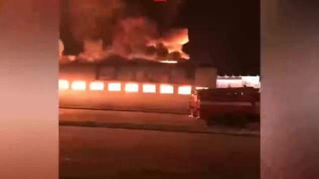 ТЮМЕНЬ, ПОЖАР, ГОРИТ МАГАЗИН ИГРУШЕК смотреть онлайн