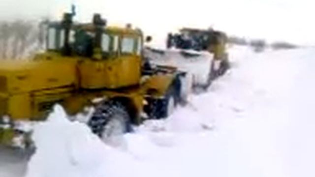 К-700 на расчистке дороги Мокроус-Ивановка(часть5) смотреть онлайн