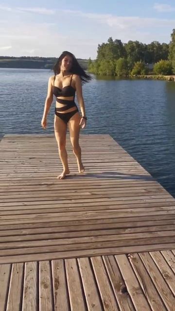 Эта девочка с картинки, девочка - картинка, в сердце её льдинка.... смотреть онлайн