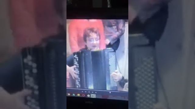 Молодоженом пестня!!!(