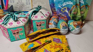 Распаковка сюрпризов, распаковка игрушек из Красного и белого. Lol surprise