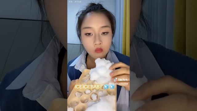 едим замёрзший снег из морозилки! смотреть онлайн