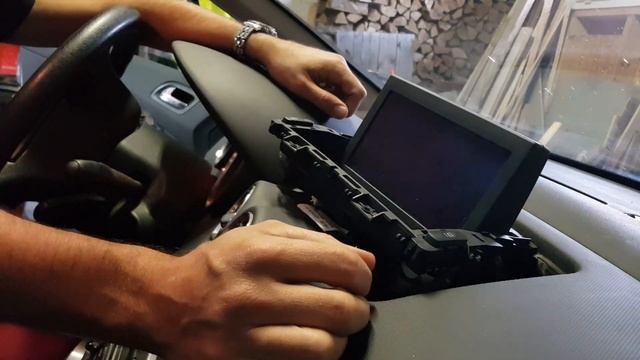 Réparation d'un GPS Peugeot qui s'ouvre mal смотреть онлайн