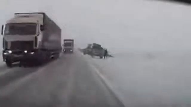 Грабят фуру на дороге смотреть онлайн